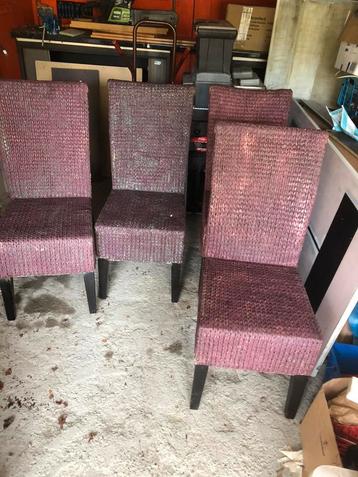 4 stoelen gratis af te halen beschikbaar voor biedingen