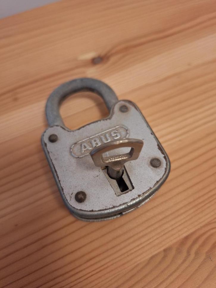 Cadenas Vintage Abus, Timbres & Monnaies, Pièces & Médailles, Autres matériaux, Enlèvement ou Envoi