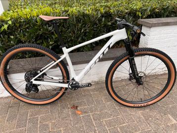 Scott Scale custom beschikbaar voor biedingen