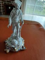 Porcelain  wit beeldje met, Ophalen