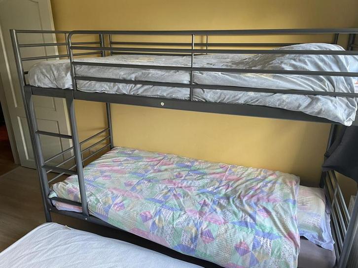 Bedframe stapelbed met onderbed + matrassen, Kinderen en Baby's, Kinderkamer | Bedden, Zo goed als nieuw, Ophalen