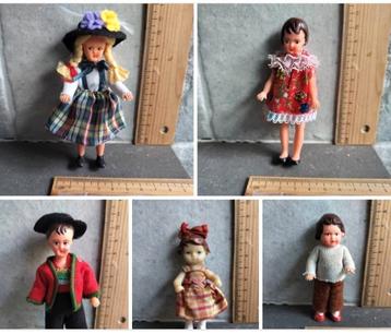 Oude Ari'60/'70 poppenhuis rubber popjes aan 9 euro het stuk beschikbaar voor biedingen