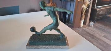 Régule joueur foot signé H Fuger, Enlèvement ou Envoi