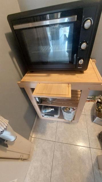 Meubel en oven te koop beschikbaar voor biedingen