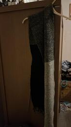 Grijs zwarte sjaal 1m75, Ophalen of Verzenden, Sjaal, Zo goed als nieuw, Maat 46/48 (XL) of groter