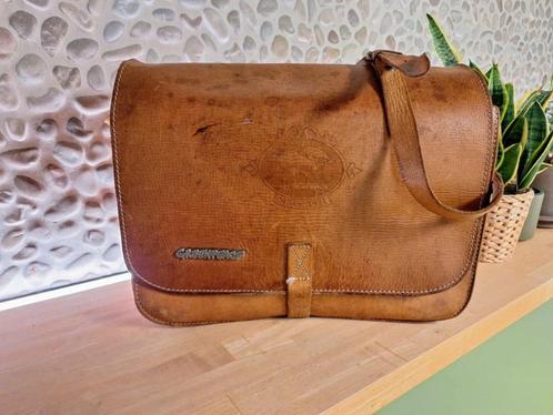 Unieke vintage lederen schoudertas van Greenpeace, Handtassen en Accessoires, Tassen | Schoudertassen, Gebruikt, Overige merken
