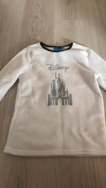 Warme trui beschikbaar voor biedingen