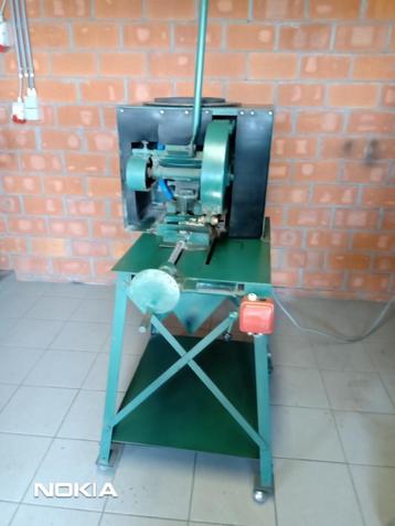 Zaagmachine 380V (voor zowel steen, hout en metaal) beschikbaar voor biedingen