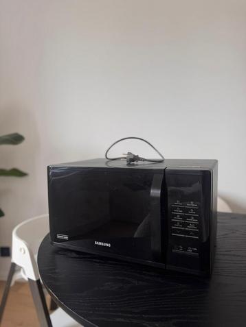Micro-ondes Samsung beschikbaar voor biedingen