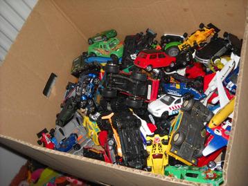 300 stuks speelgoed auto's
