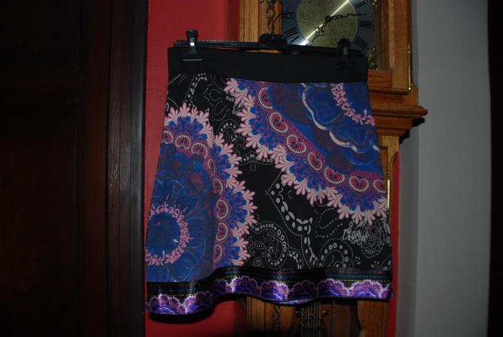 Korte bloemenrok „Désigual” maat L als NIEUW!, Kleding | Dames, Rokken, Zo goed als nieuw, Maat 42/44 (L), Blauw, Boven de knie