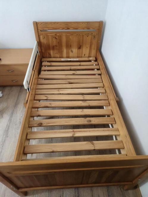 Lit extensible en bois massif avec barrière de

sécurité, Kinderen en Baby's, Kinderkamer | Bedden, Zo goed als nieuw, Matras