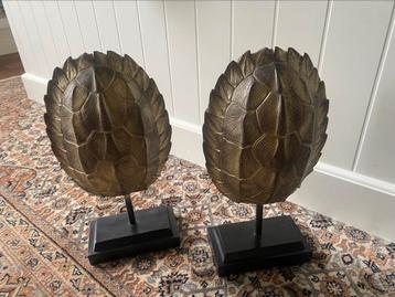 2 decoratie schildpad imitaties op staander. beschikbaar voor biedingen