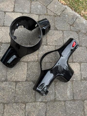 Vespa gts stuurkap beschikbaar voor biedingen