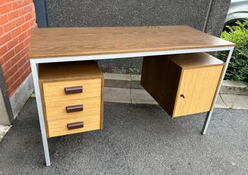 Bureau vintage des années 1970