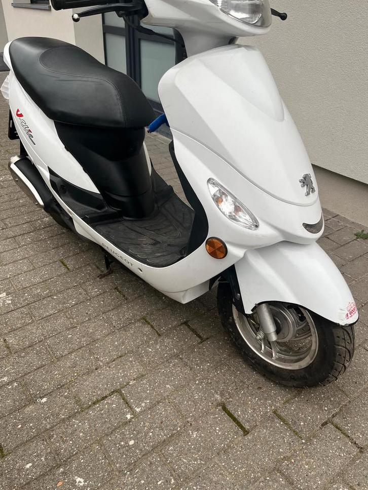 Peugeot V-Clic 50cc 4-taktscooter uit 2015, onberispelijk
Hi, Fietsen en Brommers, Scooters | Peugeot