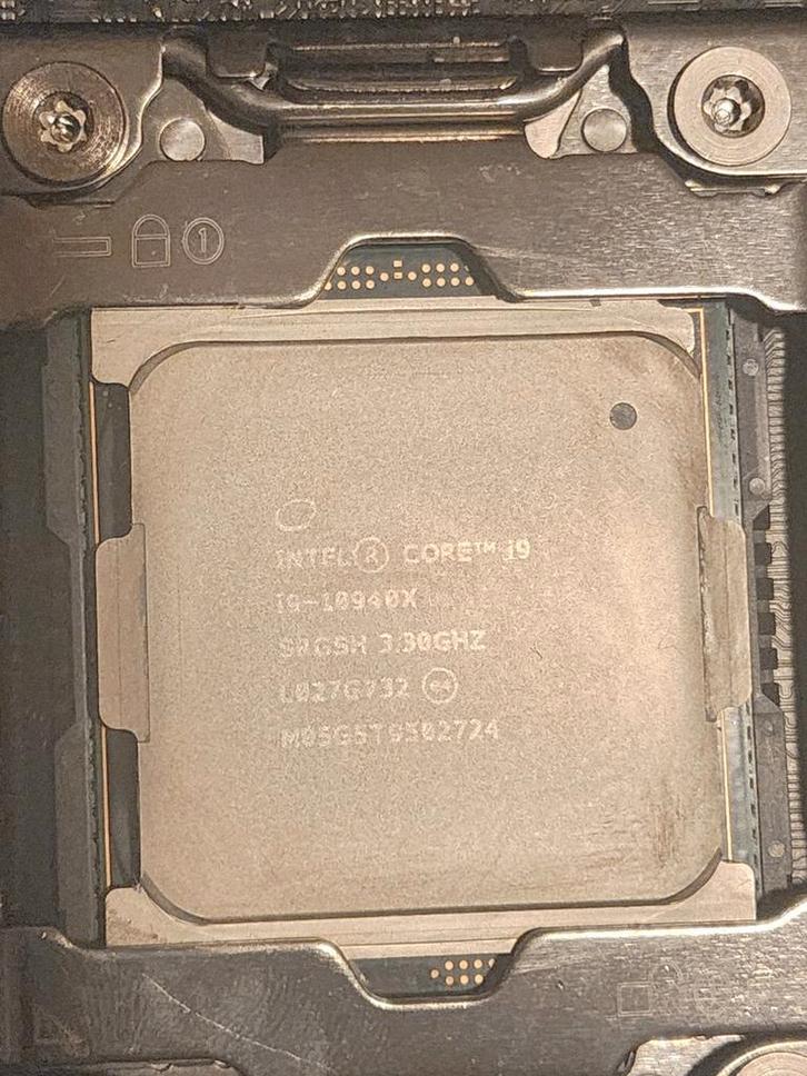 Intel Core i9 10940X processor, Computers en Software, Processors, Zo goed als nieuw, Overige, 3 tot 4 Ghz, Ophalen of Verzenden