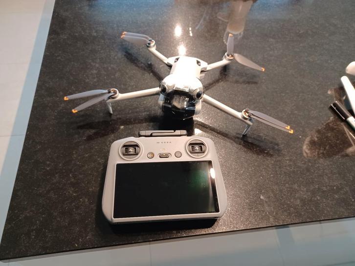 DJI Mini 4 Pro Fly More Combo (RC 2), Audio, Tv en Foto, Drones, Nieuw, Cameradrone, DJI, Minder dan 250 gram, 30 tot 45 minuten