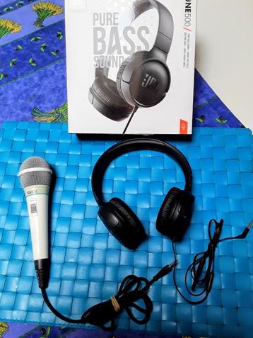 Koptelefoon en microfoon. beschikbaar voor biedingen