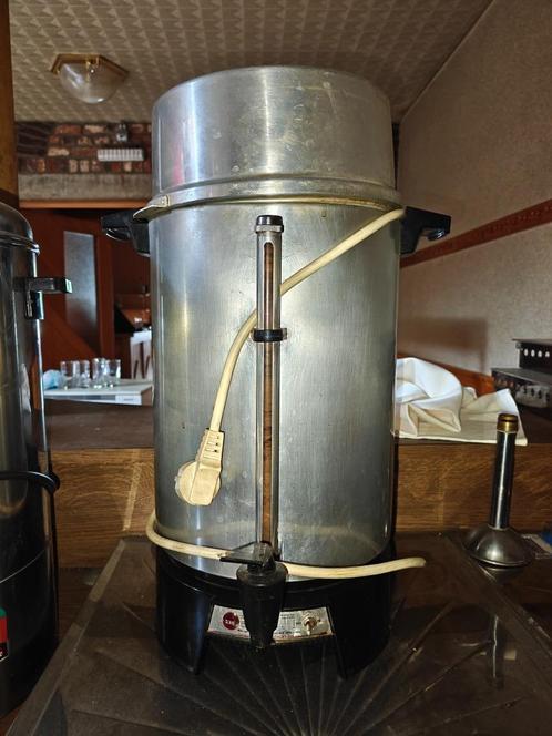 West Bend percolator 10 liter, Elektronische apparatuur, Koffiezetapparaten, Gebruikt, Gemalen koffie, Koffiemachine, 10 kopjes of meer
