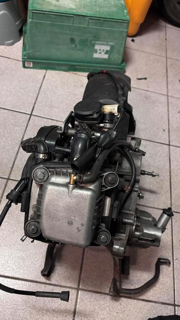 Zip 80cc blok te koop ( parts ), Fietsen en Brommers, Brommeronderdelen | Scooters, Zo goed als nieuw, Piaggio, Blok, Ophalen