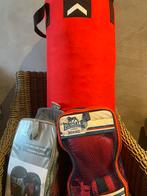 Sac de frappe Decathlon et deux paires de gants de boxe., Sport en Fitness, Boksen, Ophalen, Zo goed als nieuw, Bokshandschoenen