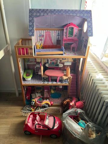 Lot Barbie (huis, poppen, accessoires, wagen) beschikbaar voor biedingen
