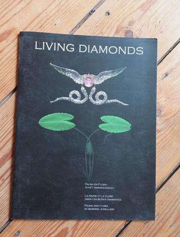 Living Diamonds La faune et la flore dans les bijoux en diam, Envoi