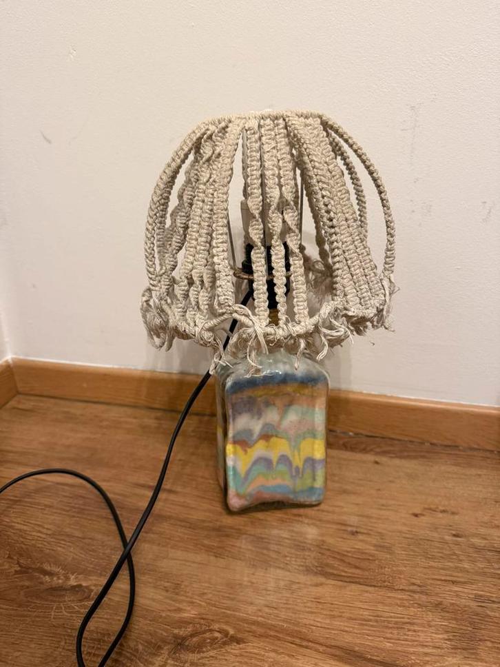 Lampe de table vintage Boho avec abat-jour en macramé., Maison & Meubles, Lampes | Lampes de table, Comme neuf, Moins de 50 cm