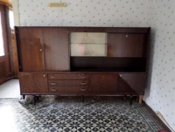 Vintage kast met verlichting. beschikbaar voor biedingen