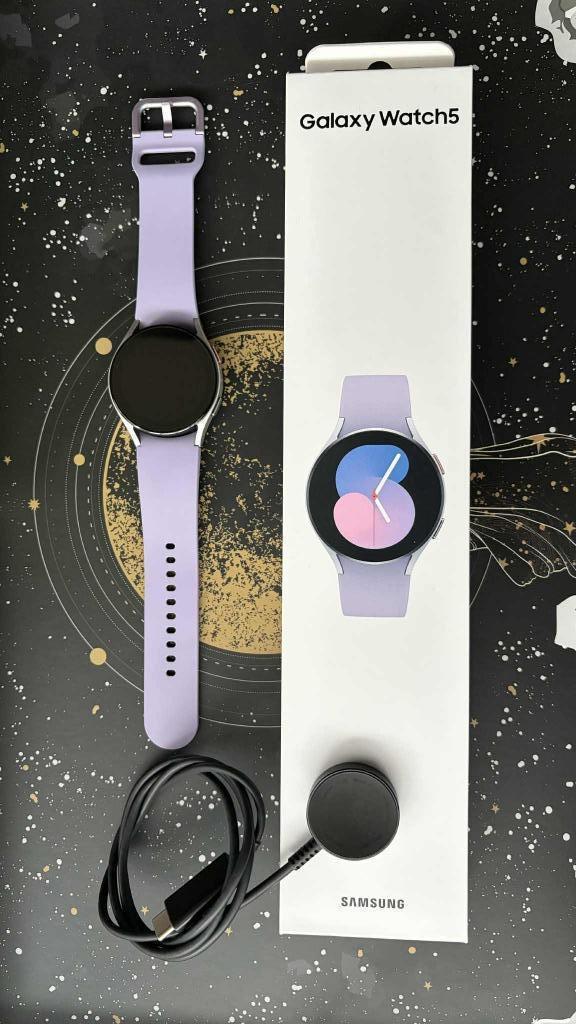 Samsung Galaxy Watch 5 40 mm zilver, Handtassen en Accessoires, Smartwatches, Zo goed als nieuw, Android, Zilver, Conditie, Hartslag