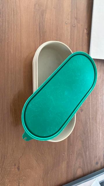 Raspje raspaardje tupperware met oranje rasp en groen deksel beschikbaar voor biedingen