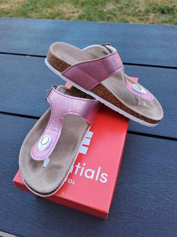 Nieuwe teenslippers maat 30 beschikbaar voor biedingen