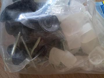 scala plastics rosette et cap + vis + point d'appui beschikbaar voor biedingen