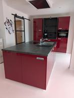 Goed onderhouden keuken, klaar voor gebruik, Rouge, Enlèvement, Utilisé, Cuisine à paroi simple