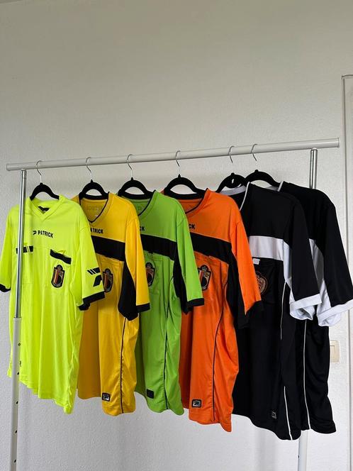 À vendre : Équipement complet d’arbitrage - Très bon état, Verzamelen, Sportartikelen en Voetbal, Zo goed als nieuw, Shirt, Ophalen