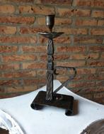 Zeer robuste geslagen metalen kandelaar., Gebruikt, 25 tot 50 cm, Ophalen of Verzenden, Metaal