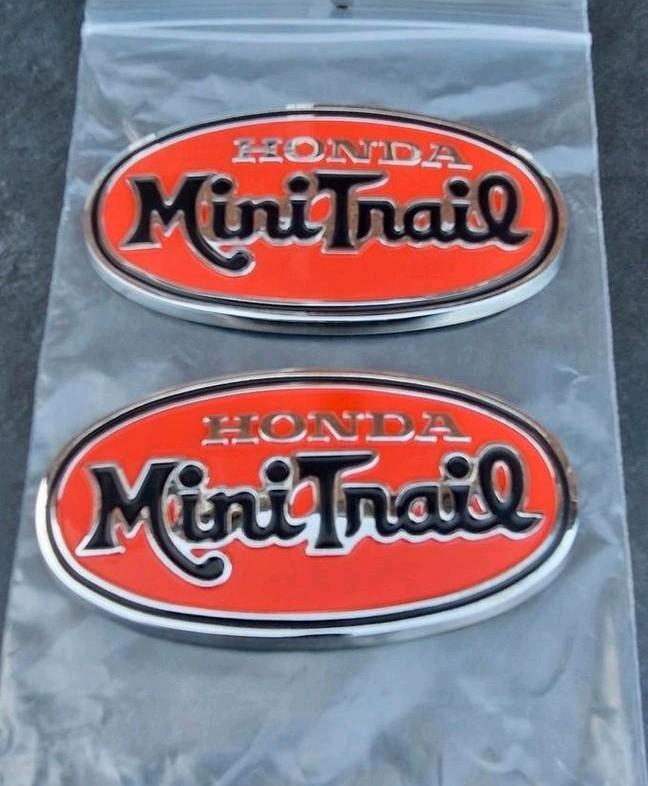 Honda Monkey Minitrail Z50A k2 N.O.S. Tank Emblemen Set L+R, Auto diversen, Autostickers, Ophalen of Verzenden