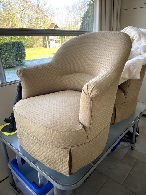 Twee Identieke Fauteuils in Klassieke Stijl, Huis en Inrichting, Fauteuils, Zo goed als nieuw, Stof, 50 tot 75 cm, Minder dan 75 cm