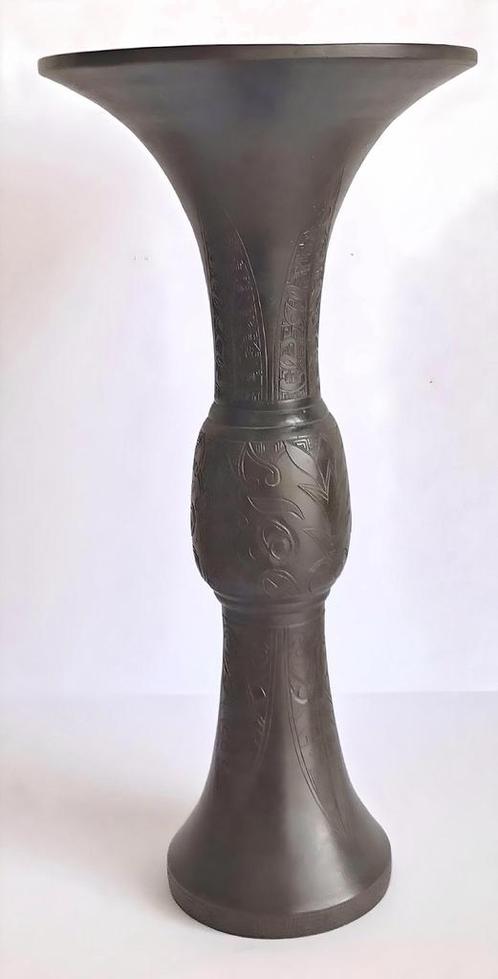 V8  Vase cornet finement ciselé, Chine, début 20ème siècle, Antiquités & Art, Art | Art non-occidental