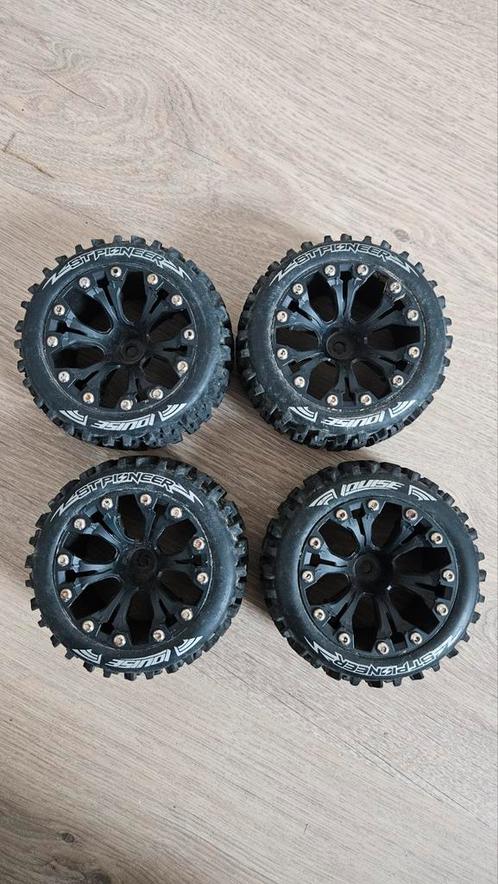 Louise RC Stadium truck tires, Hobby en Vrije tijd, Modelbouw | Radiografisch | Auto's, Zo goed als nieuw, Onderdeel, Schaal 1:10