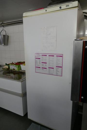 Frigo disponible aux enchères