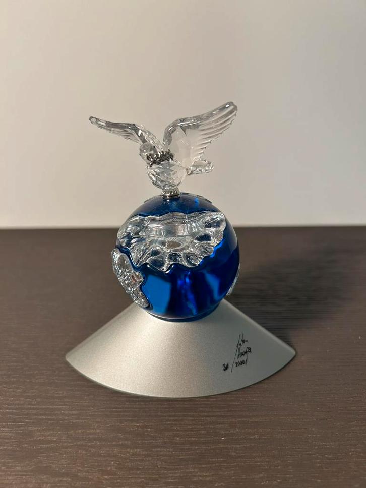 Swarovski: wereldbol met vogel, Verzamelen, Swarovski, Zo goed als nieuw, Ophalen of Verzenden