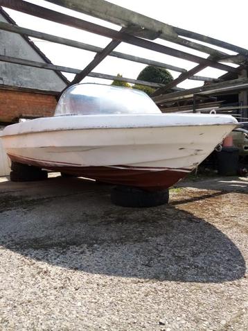 bootje, speedboot beschikbaar voor biedingen