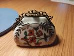 Vintage portemonnee van porselein en messing. 50 jaar, Antiek en Kunst, Ophalen