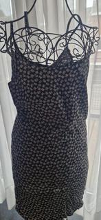 Petit robe été fleurie ( Noir/ blanche) T. 40, Vêtements | Femmes, Taille 38/40 (M), Enlèvement ou Envoi, Noir, Longueur genou