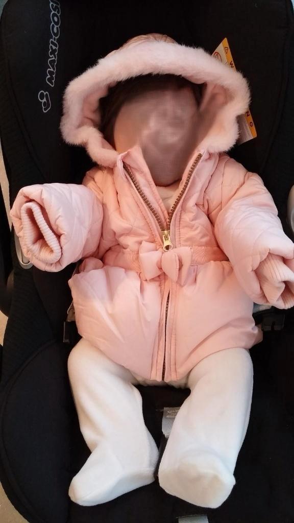 Roze winterjas met strik en bontje maat 68, Kinderen en Baby's, Babykleding | Maat 68, Zo goed als nieuw, Meisje, Jasje, Ophalen of Verzenden