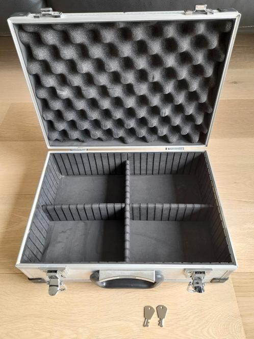 Afsluitbaar aluminium aktekoffer/gereedschapskoffer, Doe-het-zelf en Bouw, Gereedschapskisten, Zo goed als nieuw, Ophalen of Verzenden