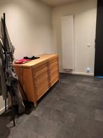 Commode 140*50*90 cm hoog
2 nacht kastjes 35*35*56 cm hoogte, Huis en Inrichting, Ophalen, Zo goed als nieuw