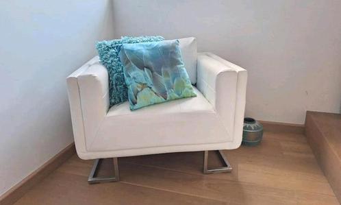 Moderne witte lederen fauteuil, Huis en Inrichting, Fauteuils, Zo goed als nieuw, 75 tot 100 cm, Minder dan 75 cm, Ophalen